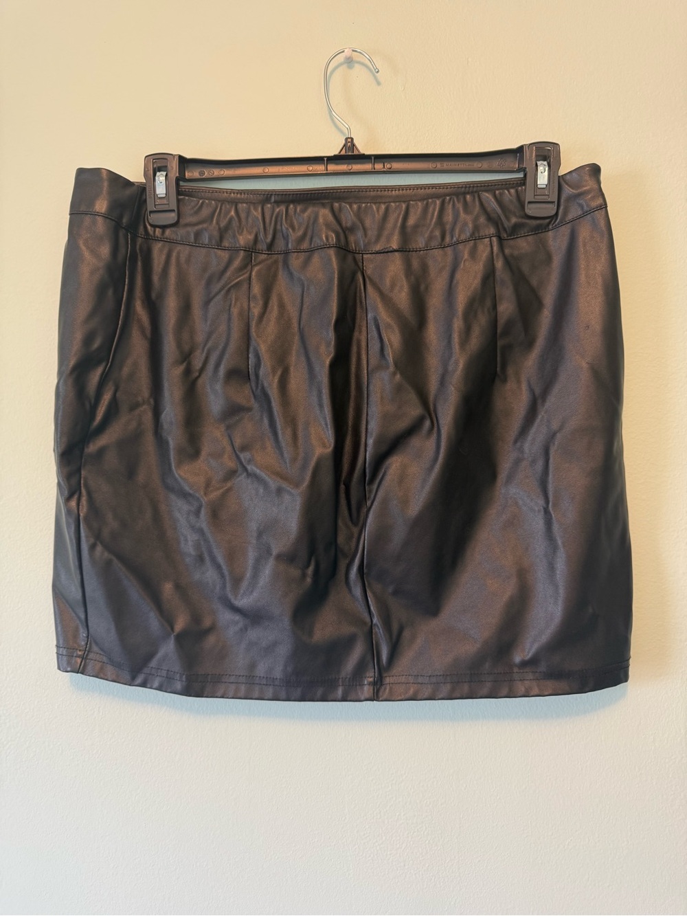 SHEIN Black Faux Leather Mini Skirt - Picture 2 of 4
